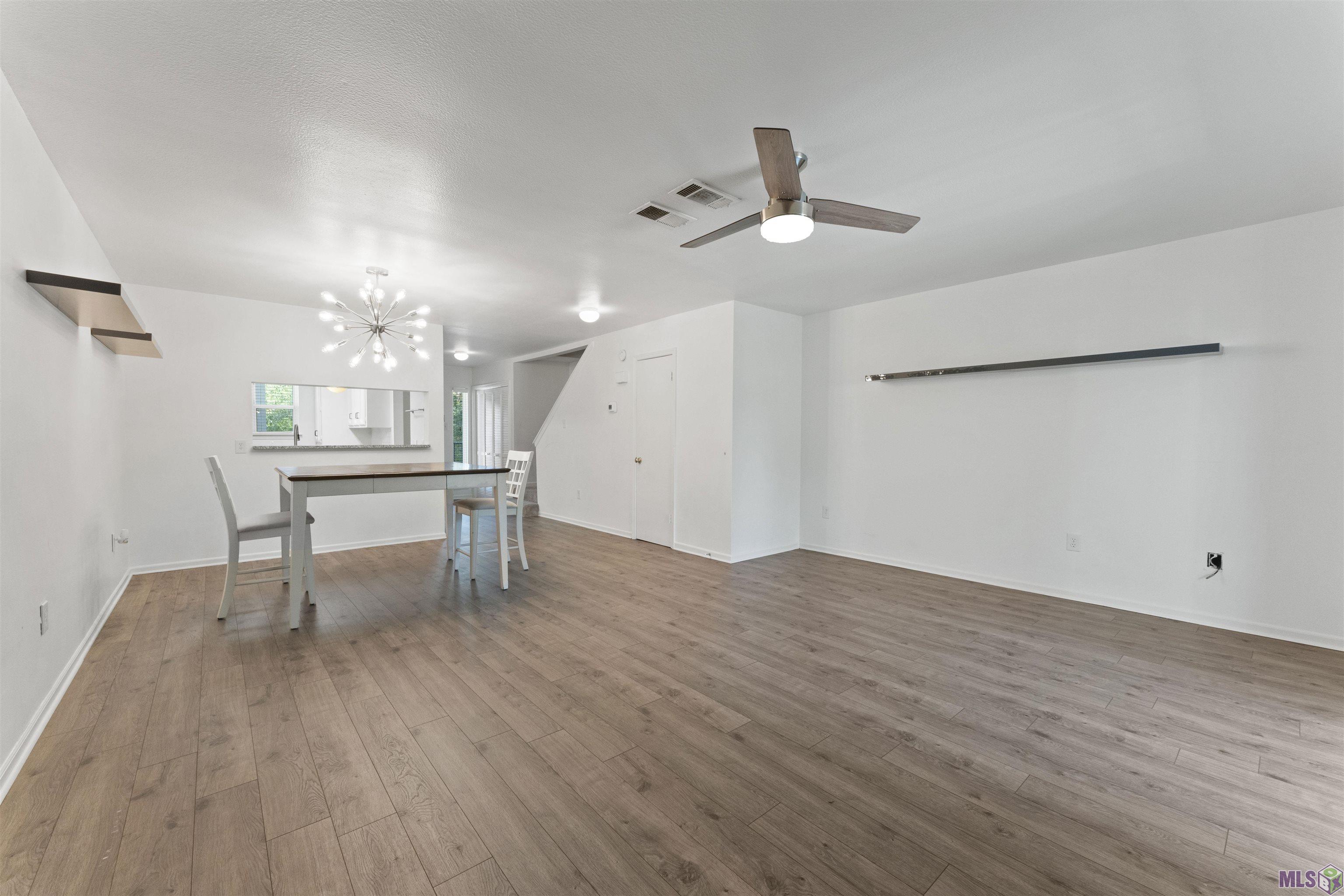 3330 Willard Street, Unit 804 Baton Rouge, LA 70802 - Photo 8 of 25 Nice size living area