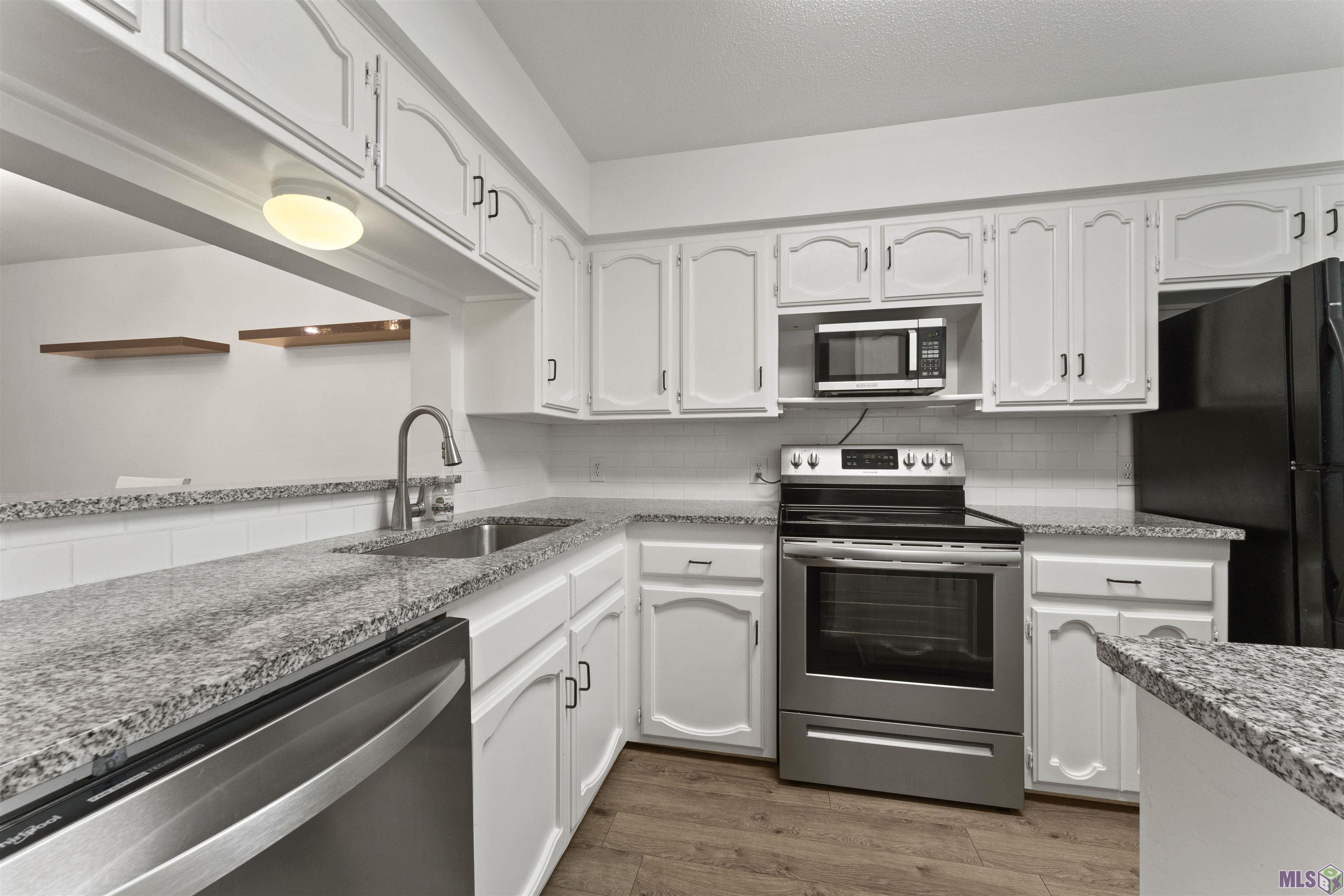 3330 Willard Street, Unit 804 Baton Rouge, LA 70802 - Photo 10 of 25 Kitchen is updated with granite countertops