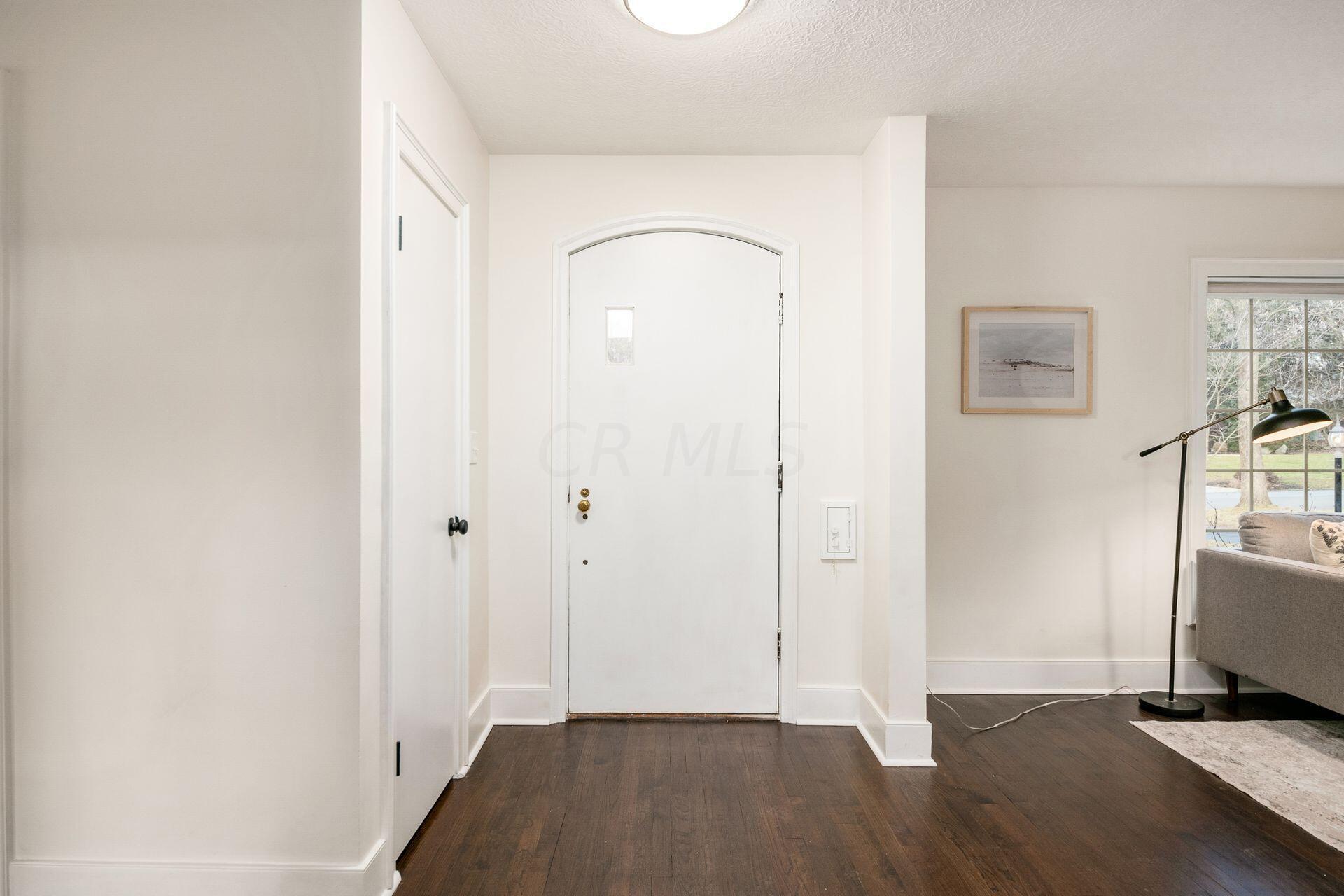 147 West Cooke Road Columbus, OH 43214 - Photo 5 of 57 006_e2fcc_L 147 W Cooke Rd004