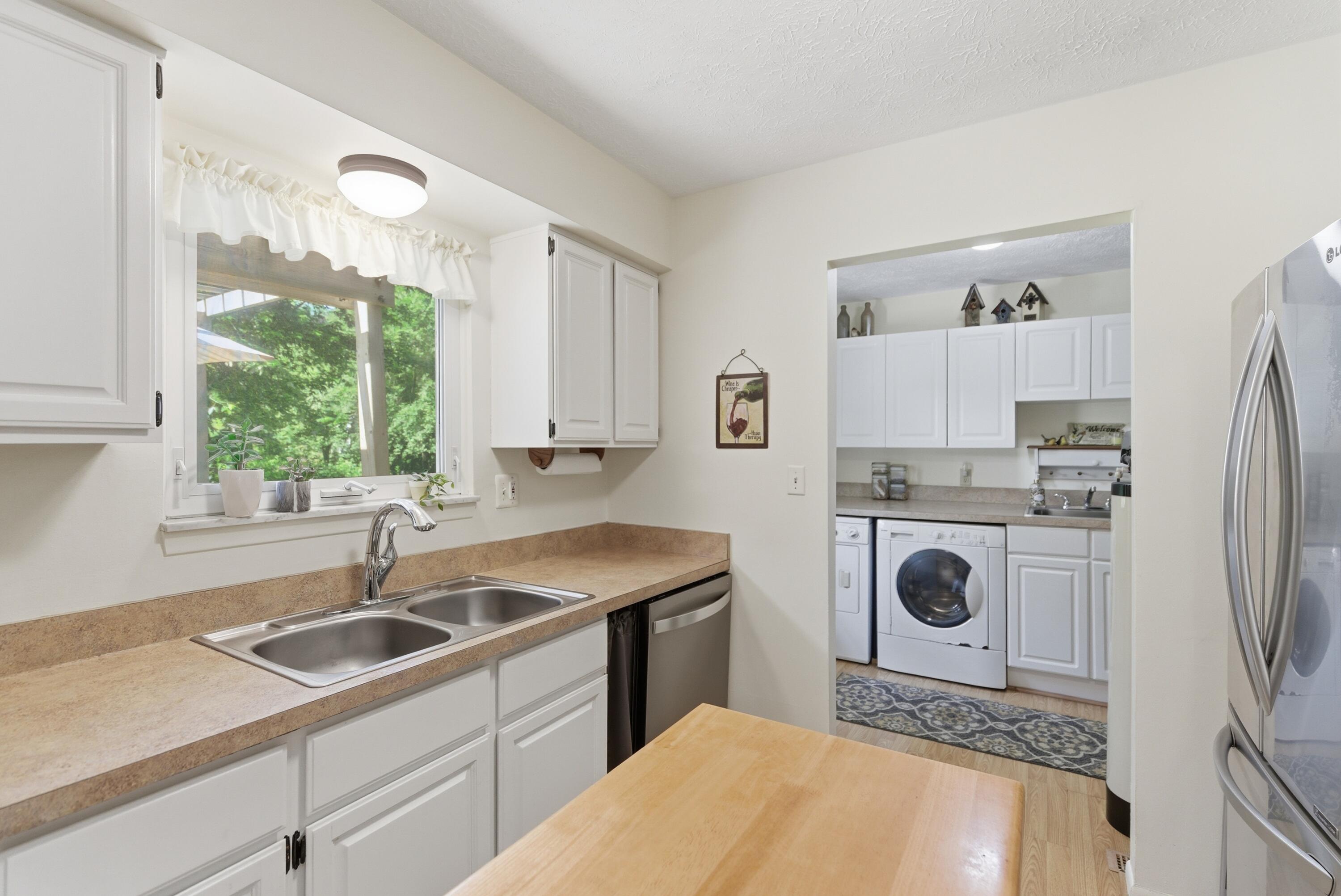 2452 Moore Place Howell, MI 48843 - Photo 18 of 48 29-DSC07185
