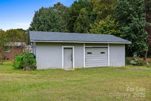 a view of a storage & utility room