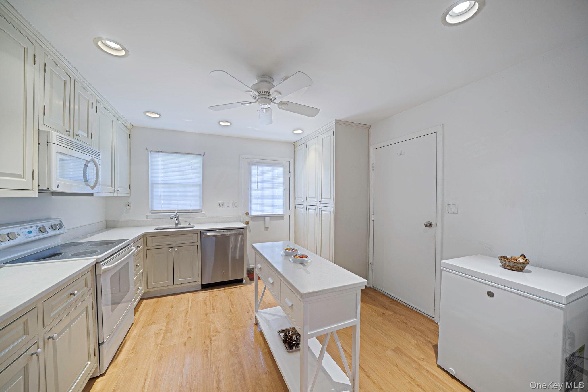 323 A Woodbridge Drive Ridge, NY 11961 - Photo 6 of 22