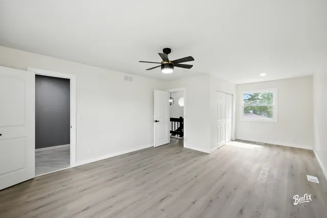 $429,999 | 318 Exmoor Drive, Streamwood, IL 60107