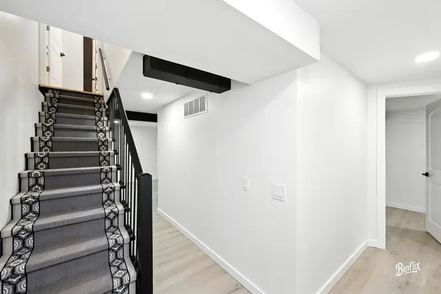 $429,999 | 318 Exmoor Drive, Streamwood, IL 60107