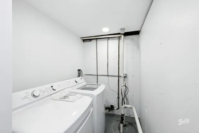 $429,999 | 318 Exmoor Drive, Streamwood, IL 60107