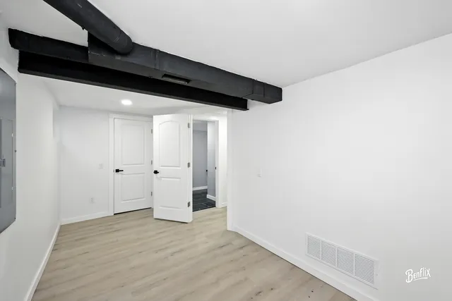 $429,999 | 318 Exmoor Drive, Streamwood, IL 60107