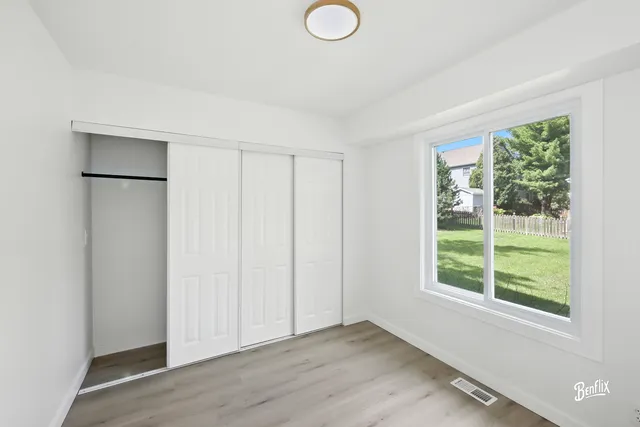 $429,999 | 318 Exmoor Drive, Streamwood, IL 60107