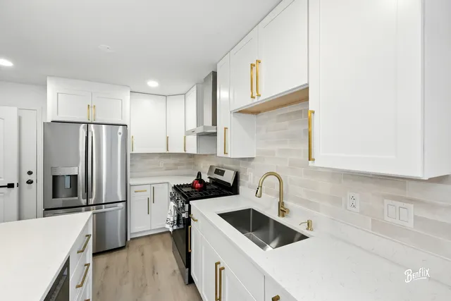 $429,999 | 318 Exmoor Drive, Streamwood, IL 60107