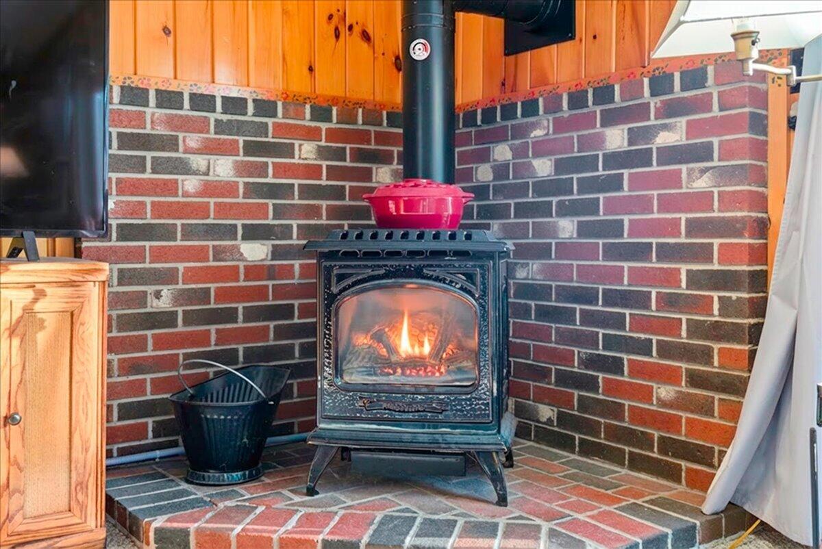 11 Top Hill Road Bridgton, ME 04009 - Photo 6 of 48 Gas Stove