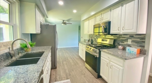 4775 Douglas Road Oswego, IL 60543 - Photo 4 of 11 Gallery Image 4