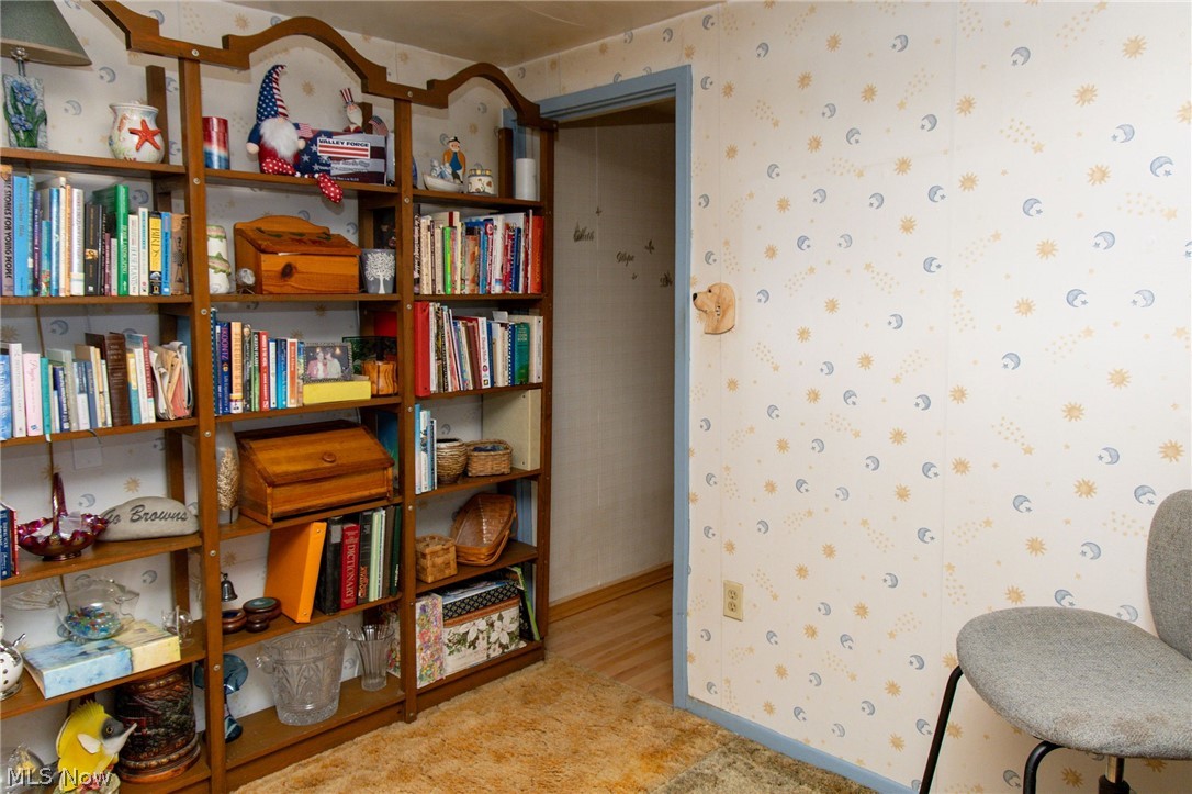5467 Chapel Road Madison, OH 44057 - Photo 25 of 50 Integrated shelving unit with arched top details
