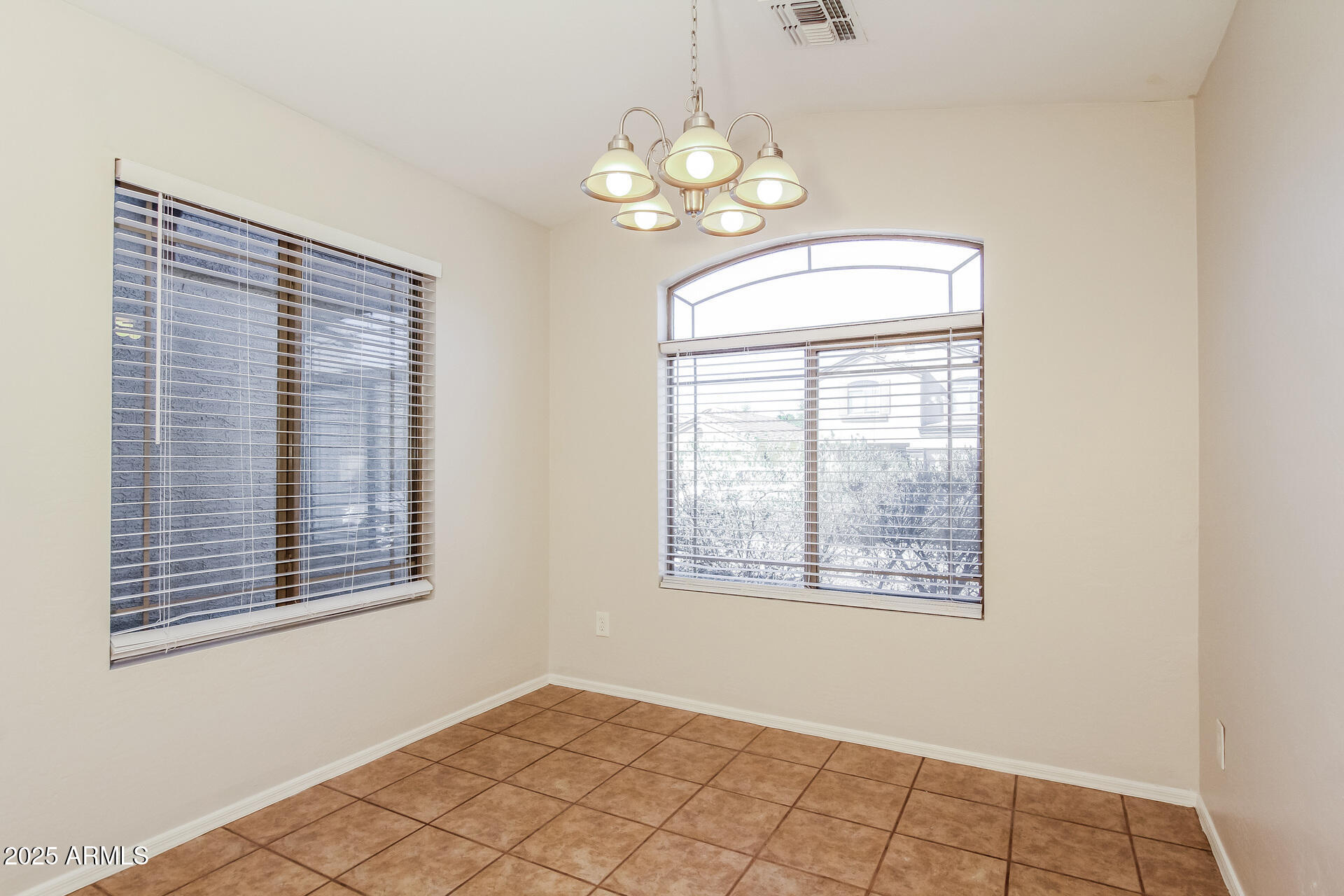 3323 West Fraktur Road Phoenix, AZ 85041 - Photo 7 of 26 007-photo-dining-room-14395486