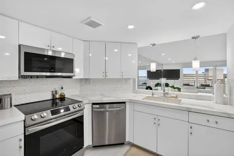 $4,250 | 3000 East Sunrise Boulevard, Unit 14C, Fort Lauderdale, FL 33304