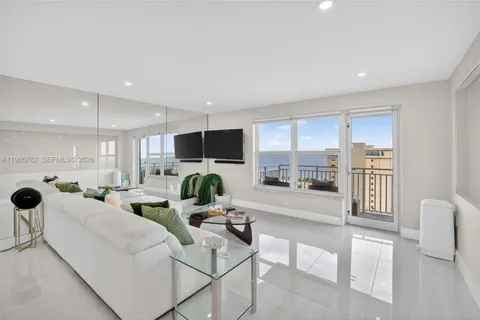 $4,250 | 3000 East Sunrise Boulevard, Unit 14C, Fort Lauderdale, FL 33304