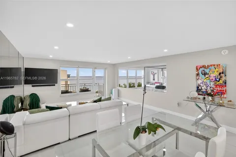 $4,250 | 3000 East Sunrise Boulevard, Unit 14C, Fort Lauderdale, FL 33304