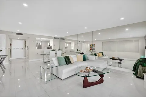 $4,250 | 3000 East Sunrise Boulevard, Unit 14C, Fort Lauderdale, FL 33304