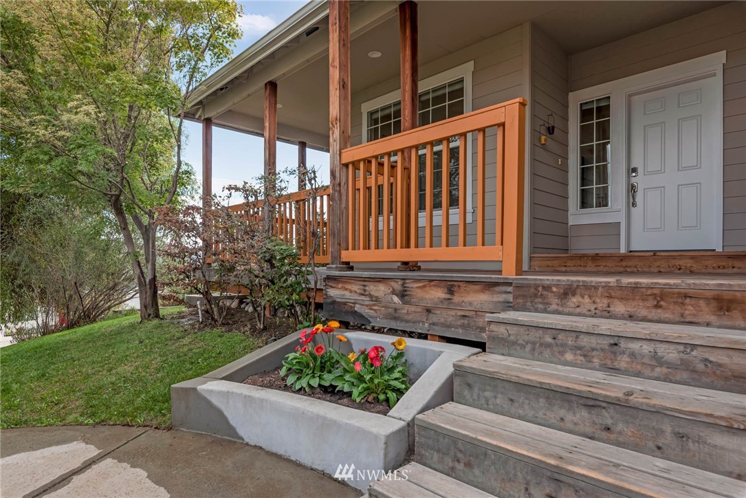 2100 West Honeysett Road Wenatchee, WA 98801 - Photo 2 of 38 Gallery Image 2