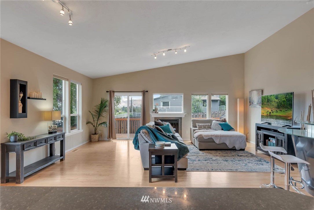 2100 West Honeysett Road Wenatchee, WA 98801 - Photo 12 of 38 Gallery Image 12