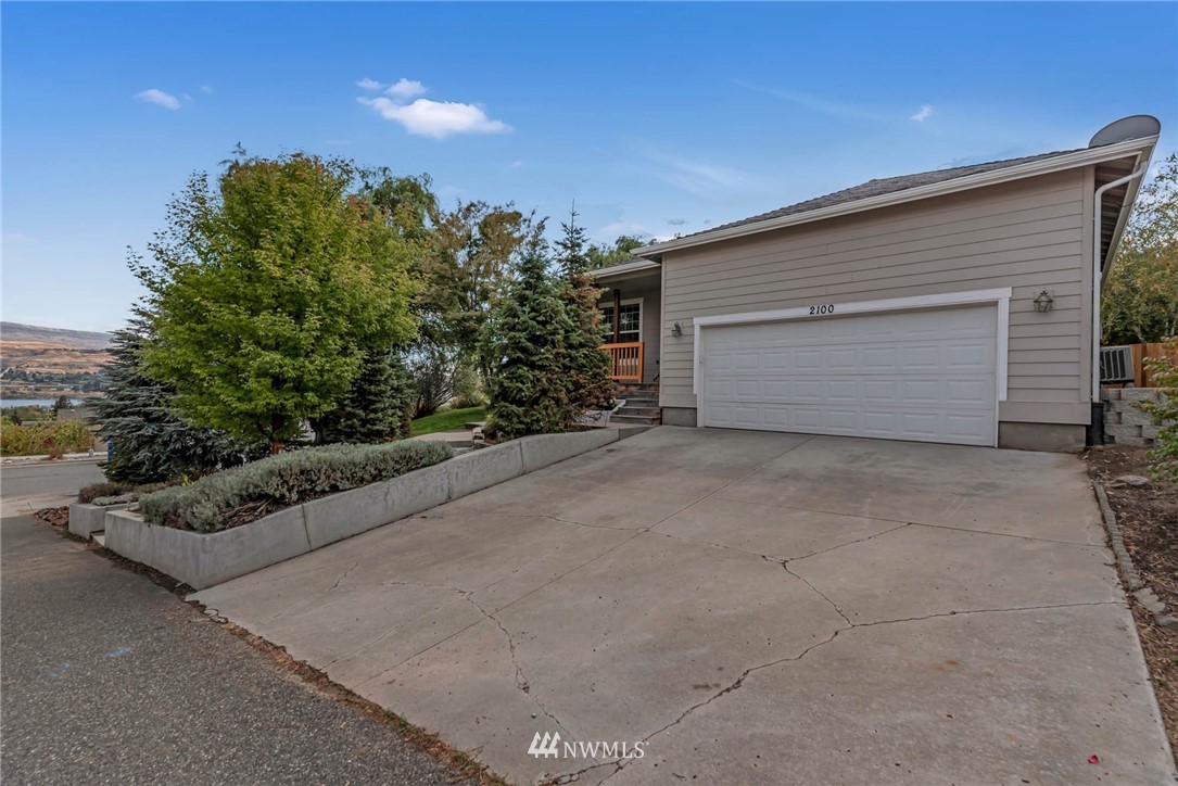 2100 West Honeysett Road Wenatchee, WA 98801 - Photo 3 of 38 Gallery Image 3