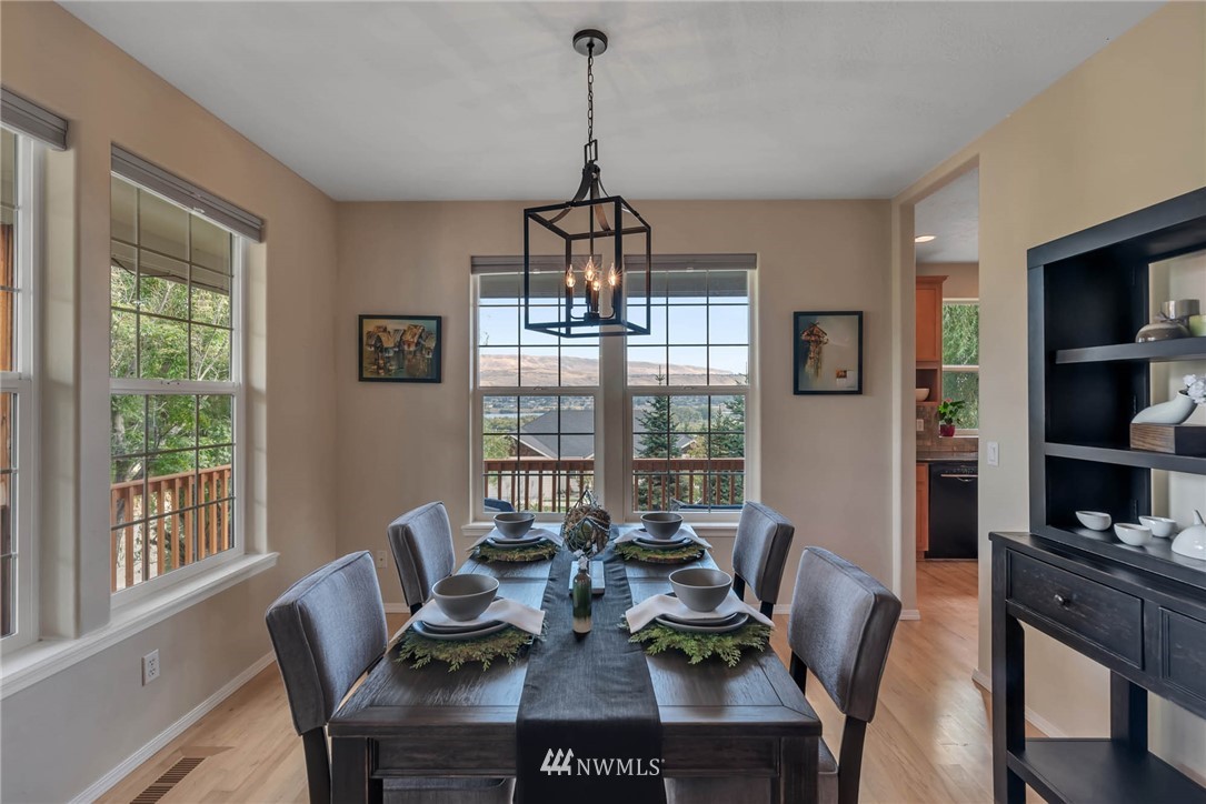 2100 West Honeysett Road Wenatchee, WA 98801 - Photo 6 of 38 Gallery Image 6