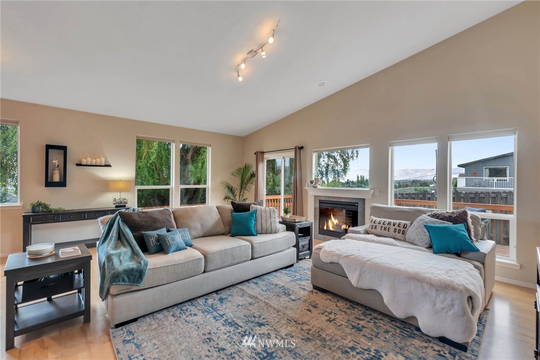 2100 West Honeysett Road Wenatchee, WA 98801 - Photo 8 of 38 Gallery Image 8