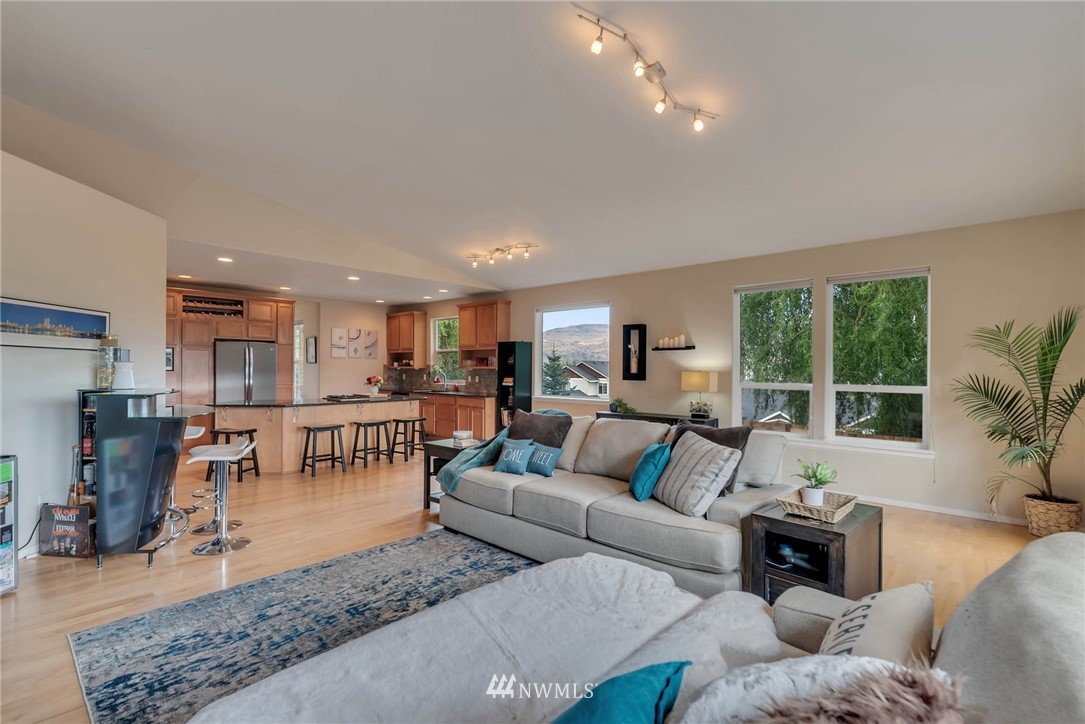 2100 West Honeysett Road Wenatchee, WA 98801 - Photo 9 of 38 Gallery Image 9