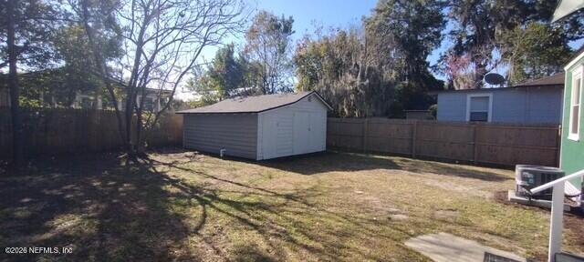 7307 Clinton Street Jacksonville, FL 32208 - Photo 3 of 17 a backyard of a house