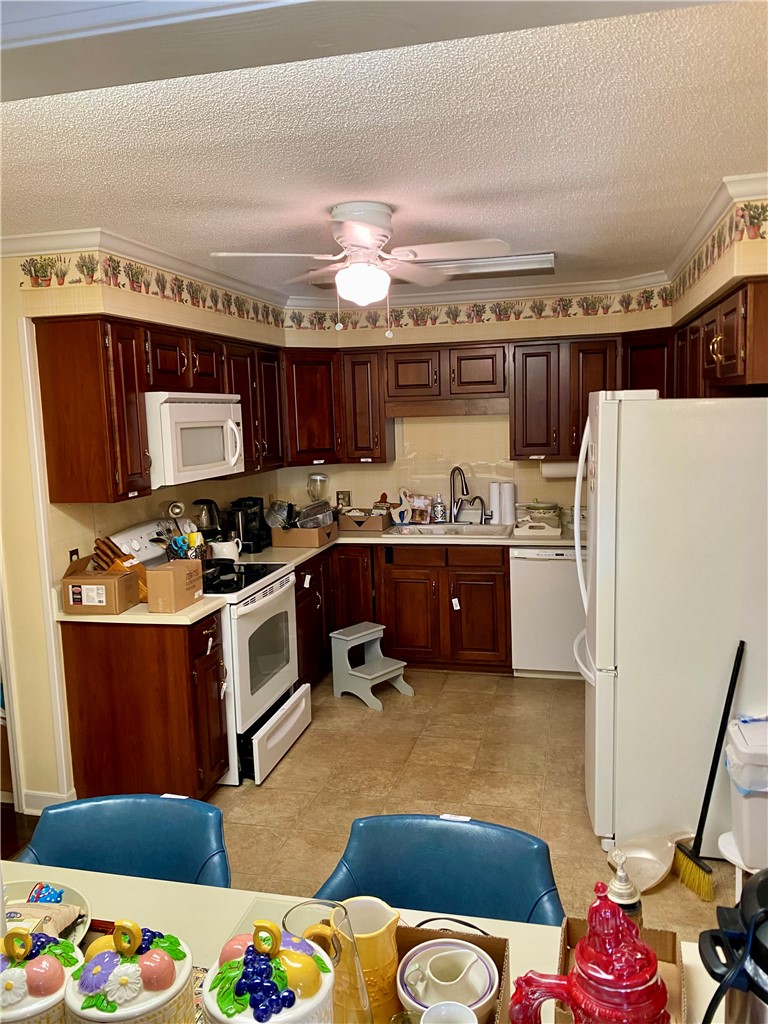 2026 Cardinal Park Drive Anderson, SC 29621 - Photo 19 of 41 This kitchen offers a practical layout for daily living and culinary pursuits.