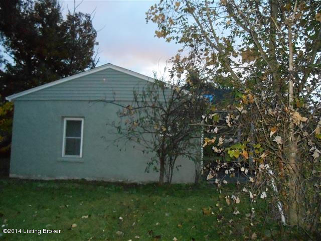 6215 Cooper Chapel Road Louisville, KY 40229 - Photo 4 of 11 DSCN4292 (Small)