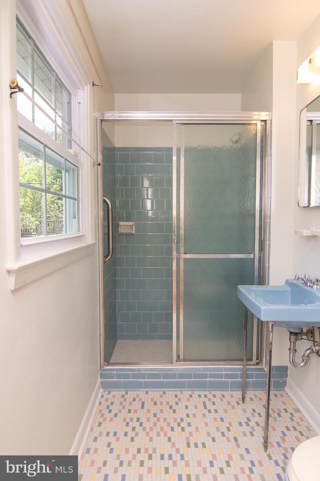 6015 Chesworth Road Baltimore, MD 21228 - Photo 14 of 30 Master Bath