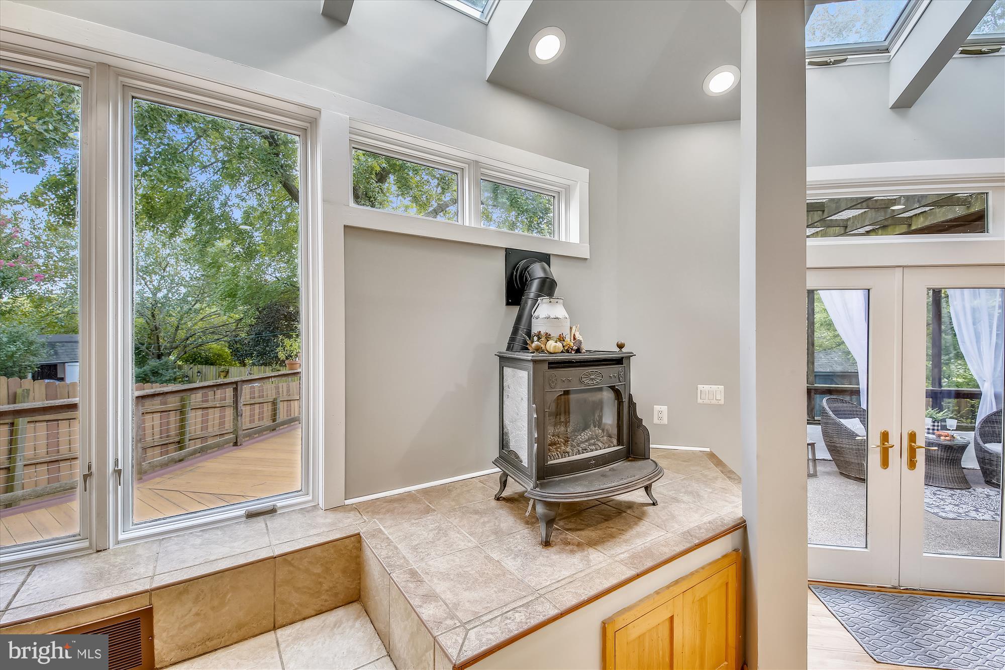 2112 Cascade Road Silver Spring, MD 20902 - Photo 12 of 88 Gas Fireplace