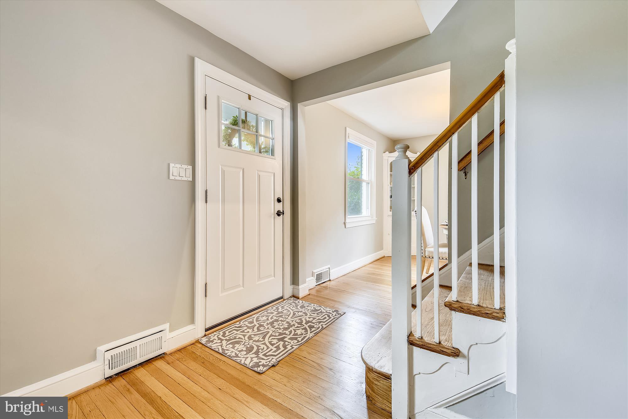 2112 Cascade Road Silver Spring, MD 20902 - Photo 3 of 88 Inside Entryway