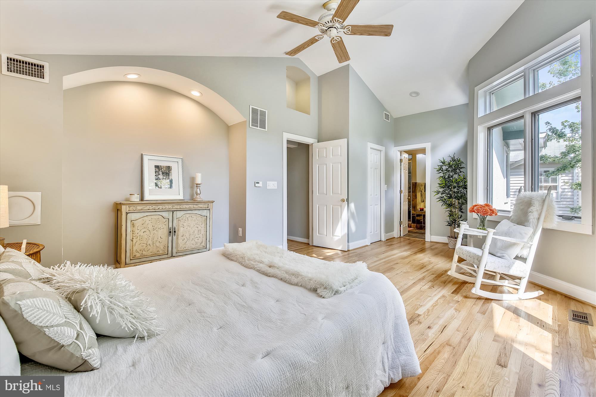 2112 Cascade Road Silver Spring, MD 20902 - Photo 26 of 88 Owners Suite View