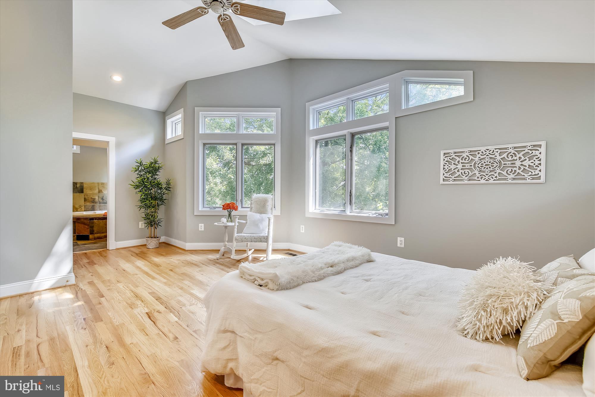 2112 Cascade Road Silver Spring, MD 20902 - Photo 28 of 88 Owners Suite View