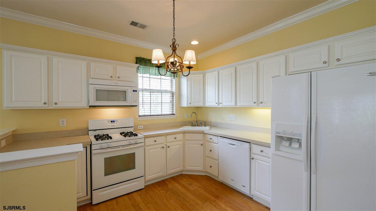 136 Warwick Road Smithville, NJ 08205 - Photo 8 of 25 Gallery Image 8