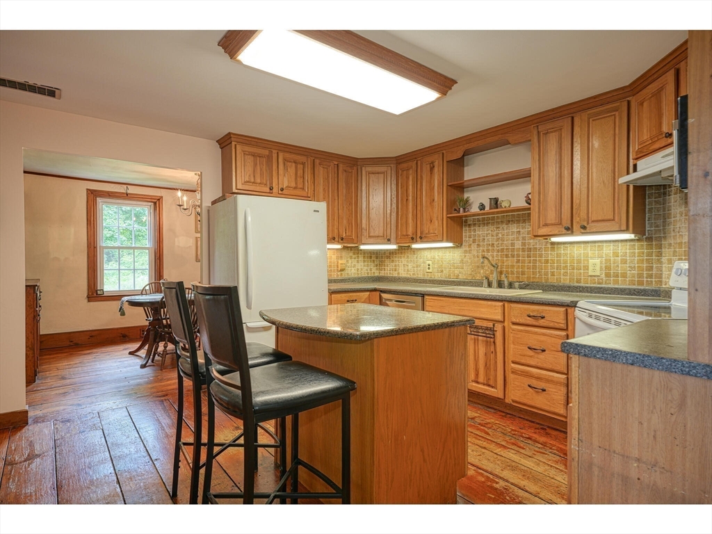 3 Lancaster Road Bolton, MA 01740 - Photo 9 of 39 Gallery Image 9