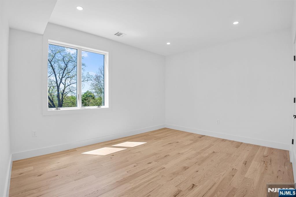 849 Pleasant View Terrace, Unit 2 Ridgefield, NJ 07657 - Photo 11 of 15 Gallery Image 11
