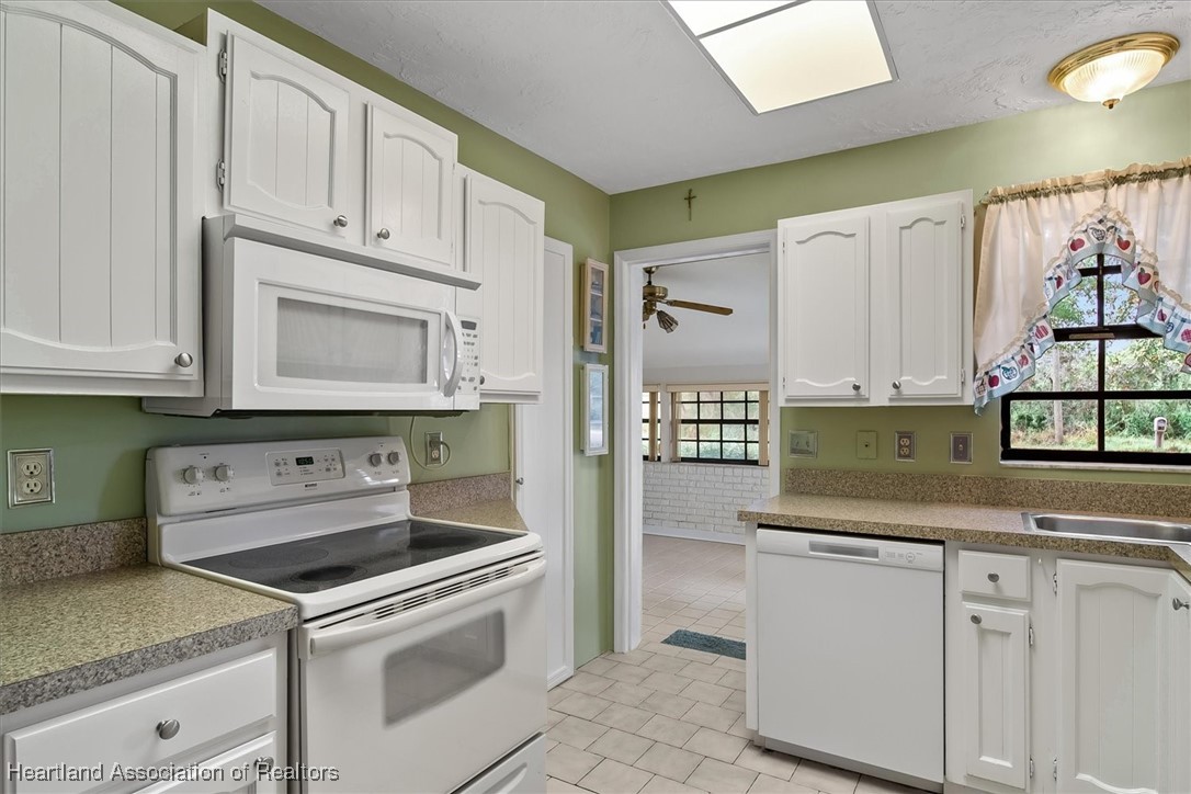 3804 Lakewood Road Sebring, FL 33875 - Photo 16 of 48
