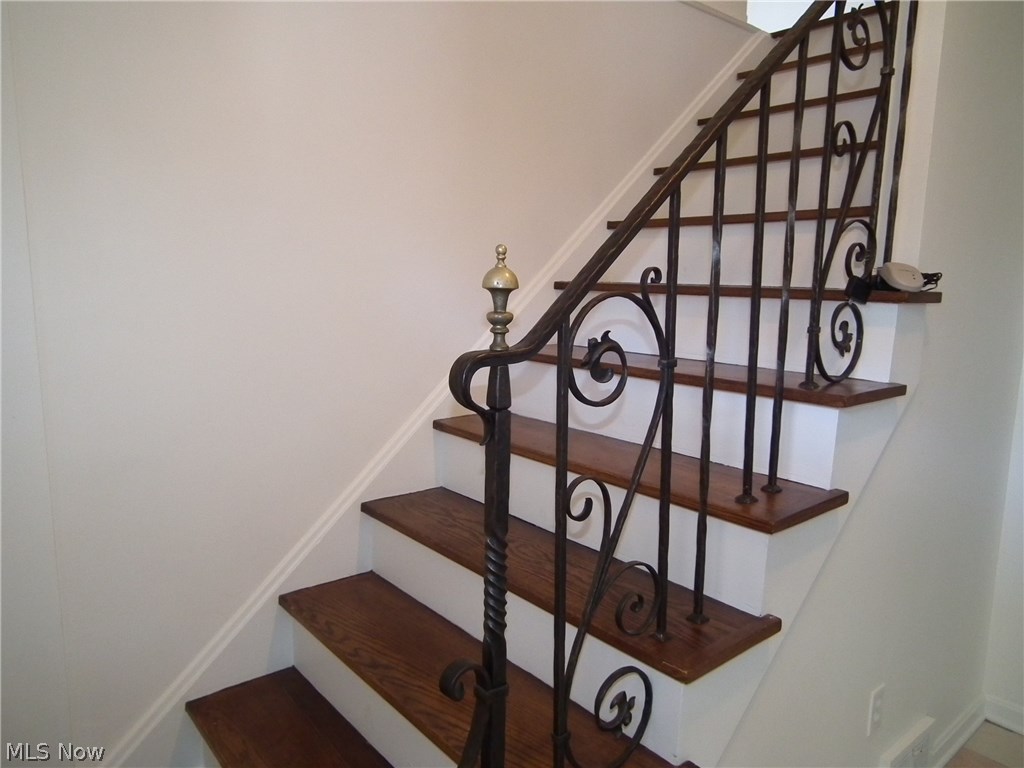 23489 Wimbledon Road Beachwood, OH 44122 - Photo 7 of 16
