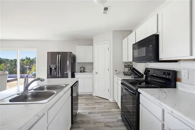 $324,900 | 913 Sapphire Stone Lane, Hope Mills, NC 28348