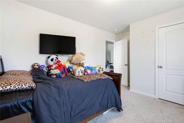 $324,900 | 913 Sapphire Stone Lane, Hope Mills, NC 28348