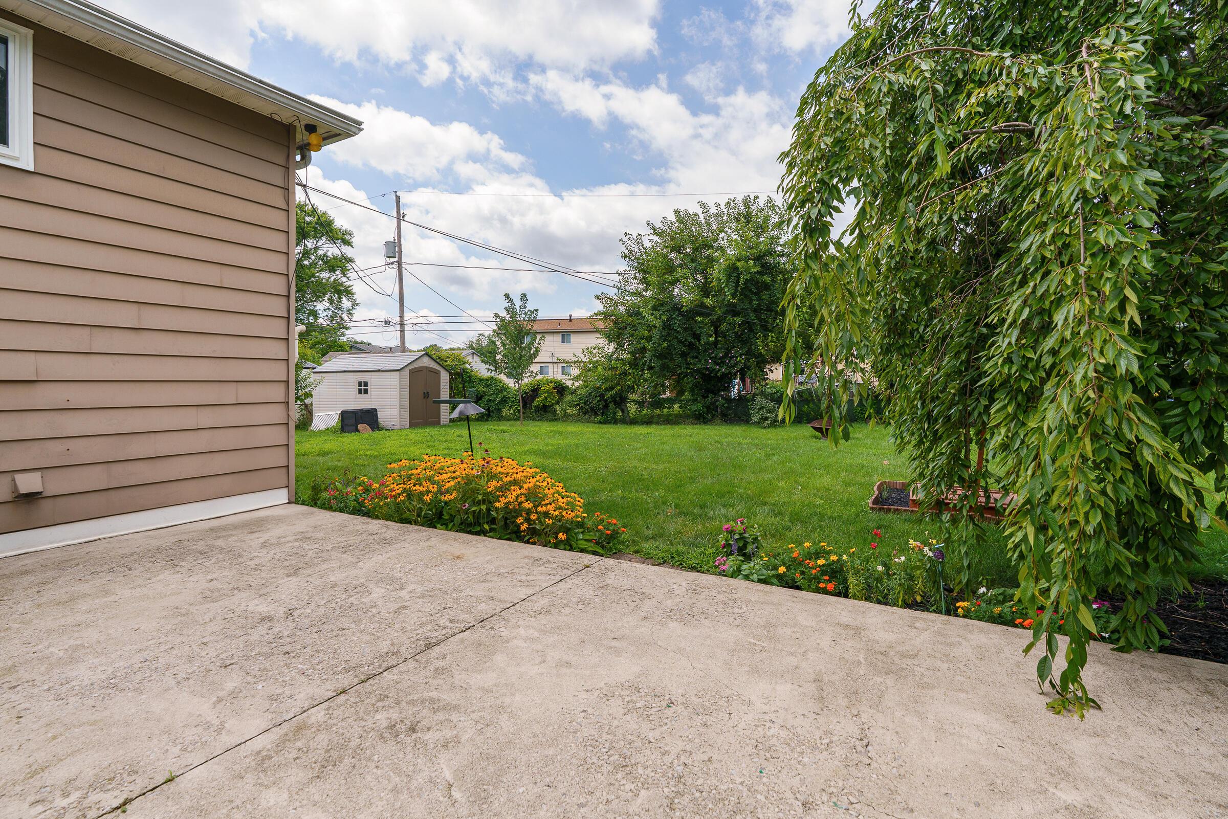 2126 Trent Road Columbus, OH 43229 - Photo 24 of 28 Patio