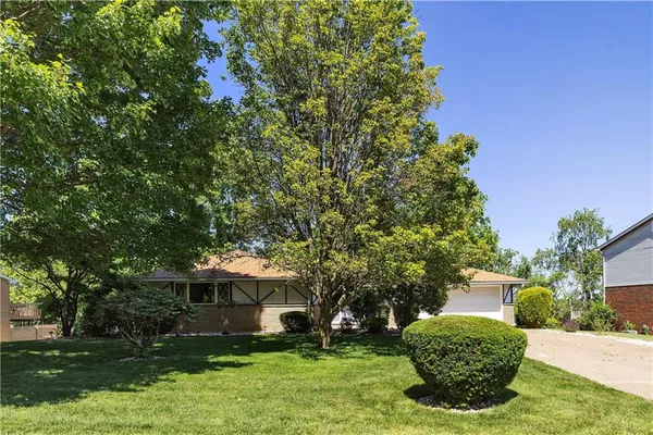 $325,000 | 122 Northumberland Drive, Irwin, PA 15642