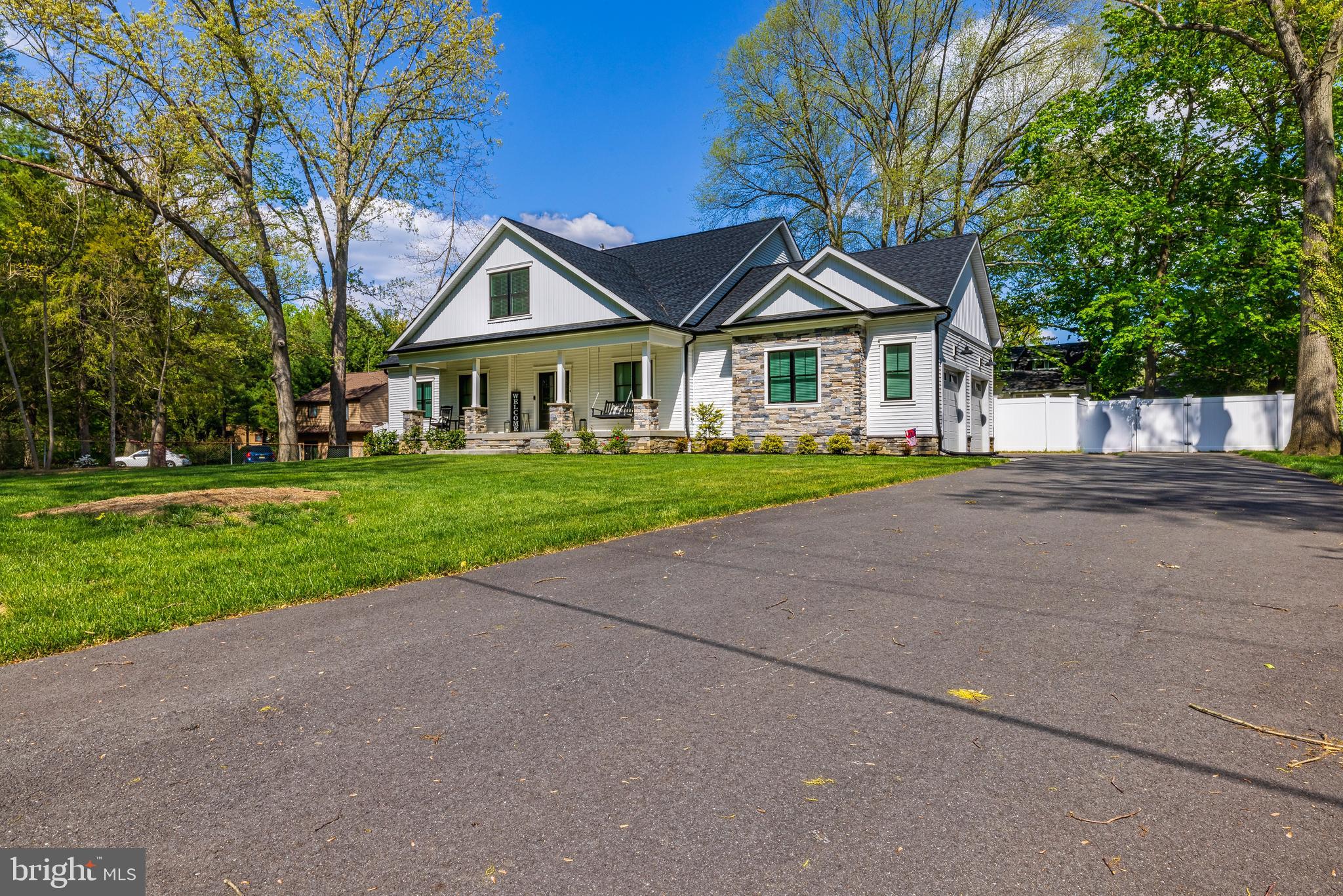 14 Old Landing Road Mantua, NJ 08051 - Photo 3 of 51 Extra large driveway