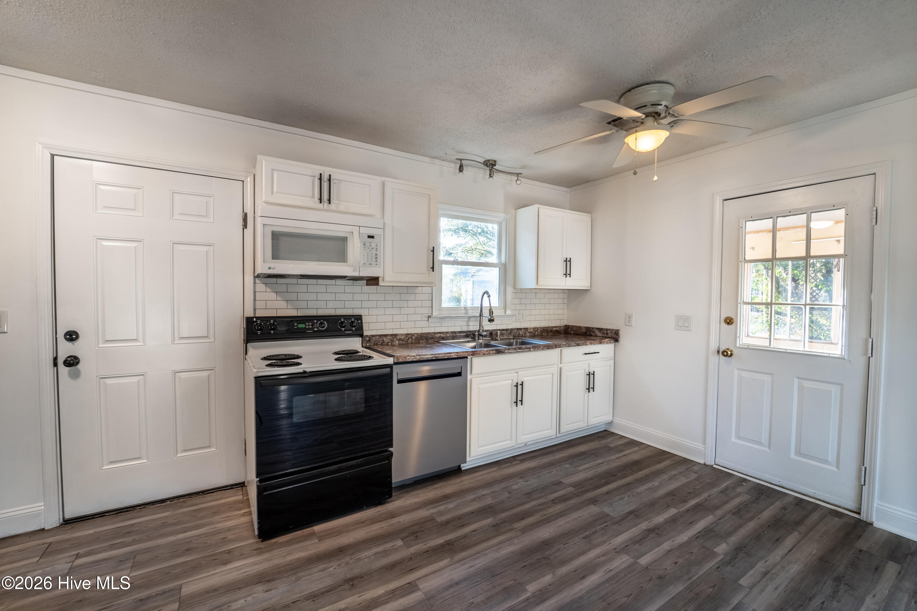 209 Wallington Road Wilmington, NC 28409 - Photo 6 of 28 209 Wallington Road-8