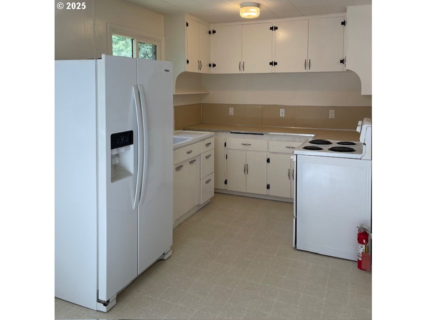 69376 Wildwood Road North Bend, OR 97459 - Photo 14 of 39 Gallery Image 14