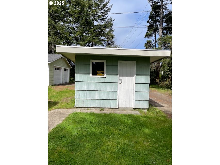 69376 Wildwood Road North Bend, OR 97459 - Photo 33 of 39 Gallery Image 33