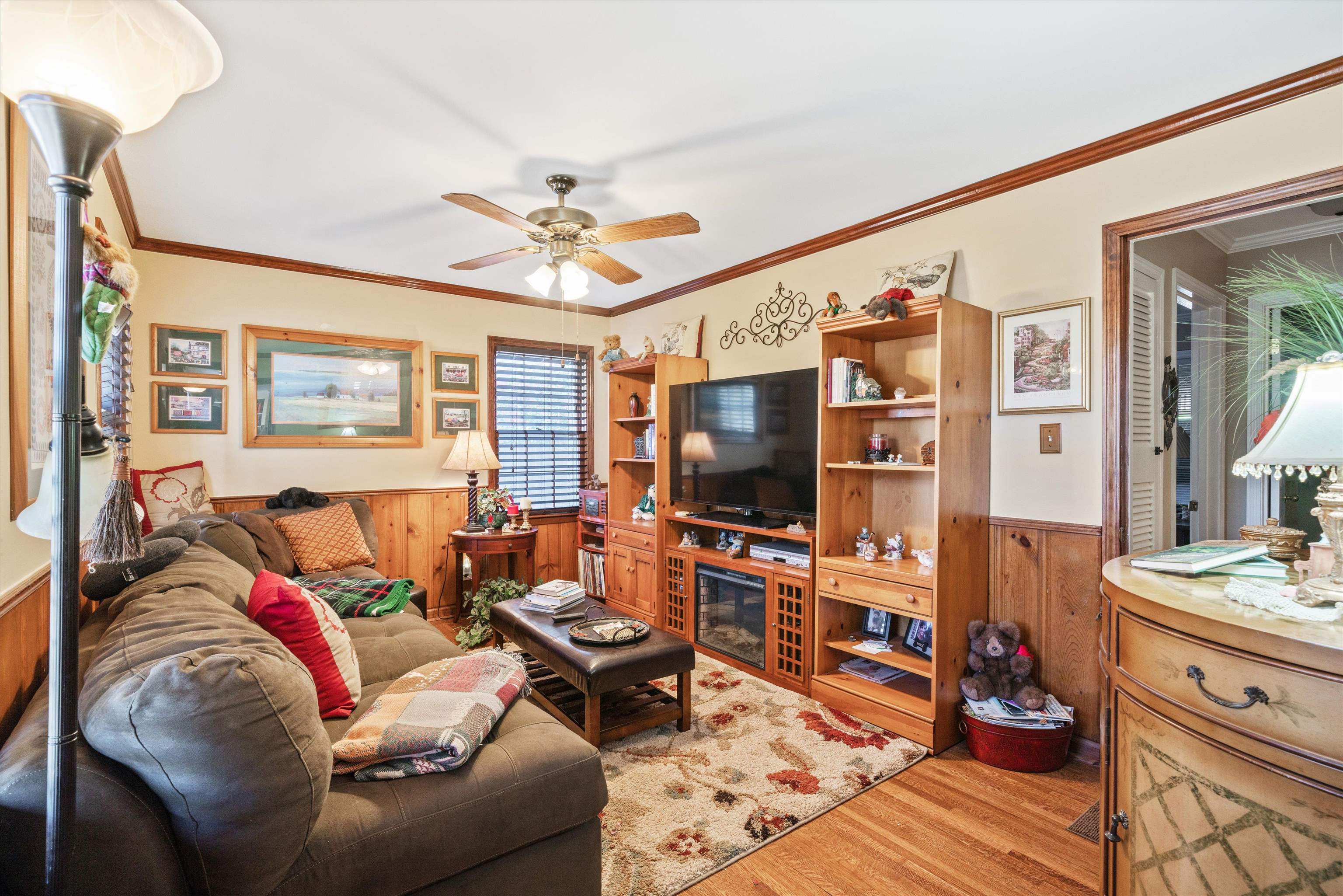 5100 Helene Road Memphis, TN 38117 - Photo 3 of 25 a living room with furniture and a flat screen tv
