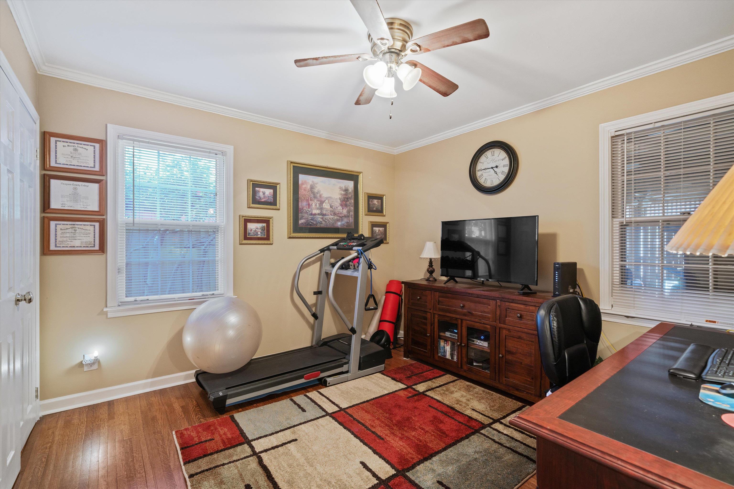 5100 Helene Road Memphis, TN 38117 - Photo 8 of 25 a living room with furniture and a flat screen tv