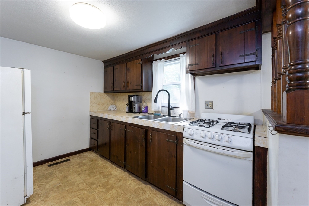 1222 Mammoth Road Dracut, MA 01826 - Photo 19 of 35